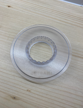 Načítať obrázok do zobrazovača galérie, Držiak na dripper Origami - drevený, plastový a živicový
