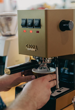 Načítať obrázok do zobrazovača galérie, Gaggia New Classic Evo/Pákový espresso kávovar/Rôzne farby
