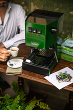 Načítať obrázok do zobrazovača galérie, Gaggia Classic Evo E24 zelená/Pákový espresso kávovar
