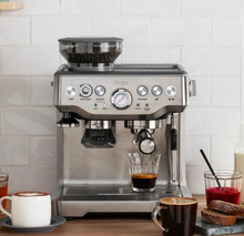 Načítať obrázok do zobrazovača galérie, Sage The Barista Express BES875BSS pákové espresso sivé/Kávovar s mlynčekom nerez
