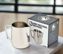 Načítať obrázok do zobrazovača galérie, Rhino Coffee Gear konvička na mlieko 360 ml nerezová
