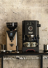Načítať obrázok do zobrazovača galérie, Gaggia Classic Up/Pákový espresso kávovar/Strieborný a čierny
