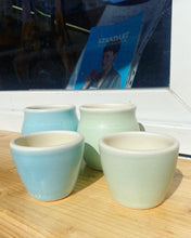 Načítať obrázok do zobrazovača galérie, HUBERAMICS Keramická šálka na kávu 80ml/Zelenkavá/Výstavný kus v zľave
